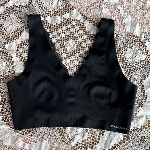 TAHARI - Free Lace Top